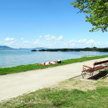 度假居 Balaton H801 *